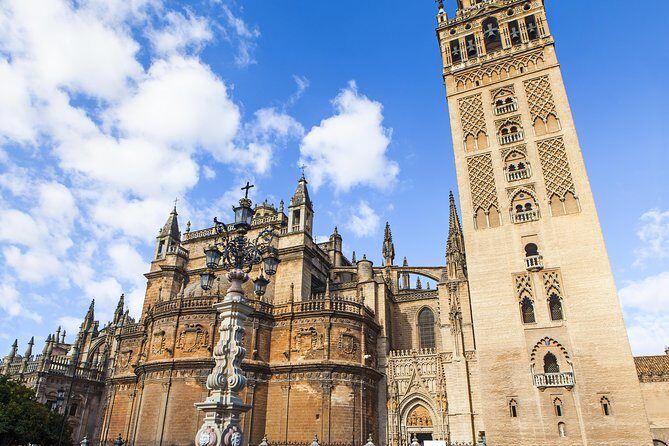 Alcazar, Cathedral and Giralda Guided Tour with Priority Tickets - Getting There: Start Point, Timing, and What Can Trip You Up