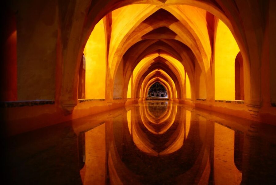 Alcazar & Cathedral of Seville Exclusive Group max. 9 guests - Patio de los Naranjos and Puerta del Perdón: your short breather with context