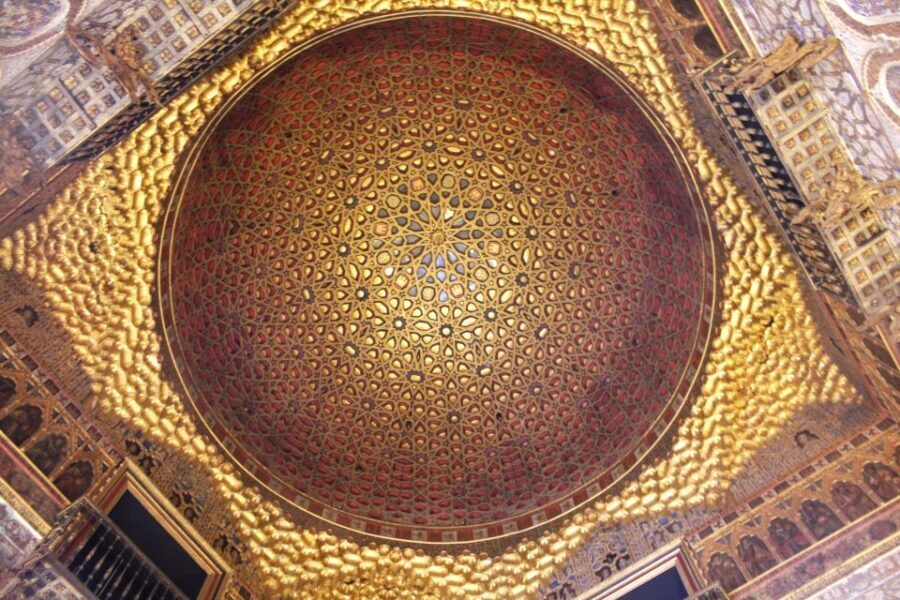 Alcázar Guided Tour & Rooftop Tour - Meeting at La Giralda (and how to find the group quickly)