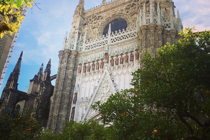 Cathedral and Real Alcàzar in Italian - Earphones, small groups, and why it feels less stressful