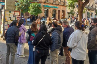 Complete Triana Tour "Corrales included". - Meeting point near Torre del Oro: easy start, clear direction