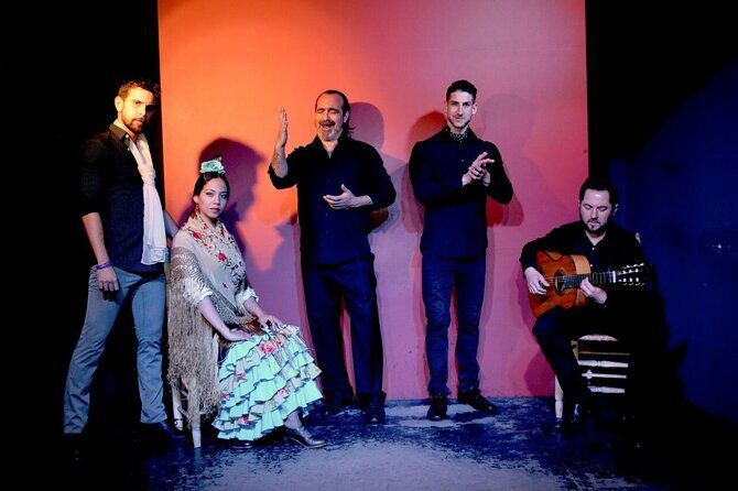 Flamenco show at the foot of the Giralda in Seville - Drinks, food, and the one practical catch