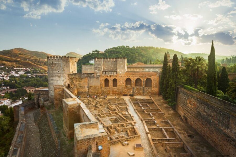 From Seville: Granada & Alhambra Tour with Optional Ticket - Albaicín photo stop and 45-minute guided walk: getting your bearings fast