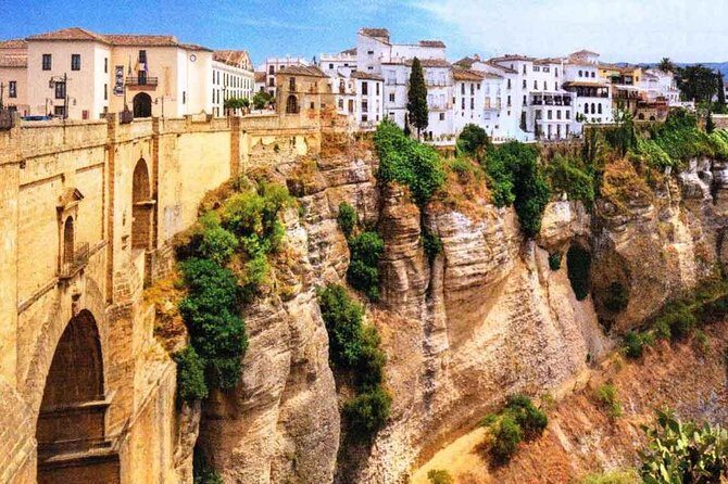 Granada Private Transfer to Seville with a Visit to Ronda - Lunch in Ronda Without the Stress