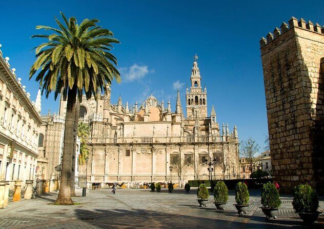 Guided Tour of Santa Cruz Jewish Quarter, Alcázar, and Cathedral - Real Alcázar: the oldest active royal palace feeling surprisingly human