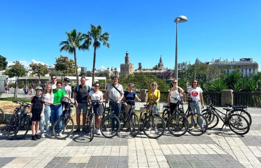 Sevilla: 100% Nederlandstalige Highlights Tour op E-BIKE - Price and value: what $50 gets you in 3 hours