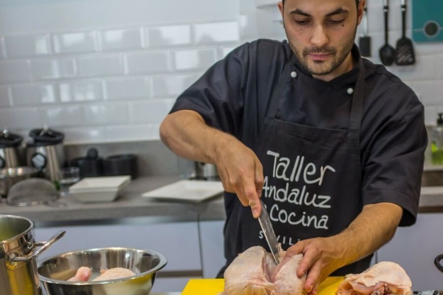 Seville: 3.5-Hour Spanish Cooking Class & Triana Market Tour - Drinks and lunch: why this package feels like good value