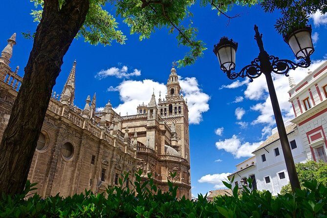 Seville Cathedral and Giralda Tower Guided Tour - Why Seville Cathedral and the Giralda are a two-stop must