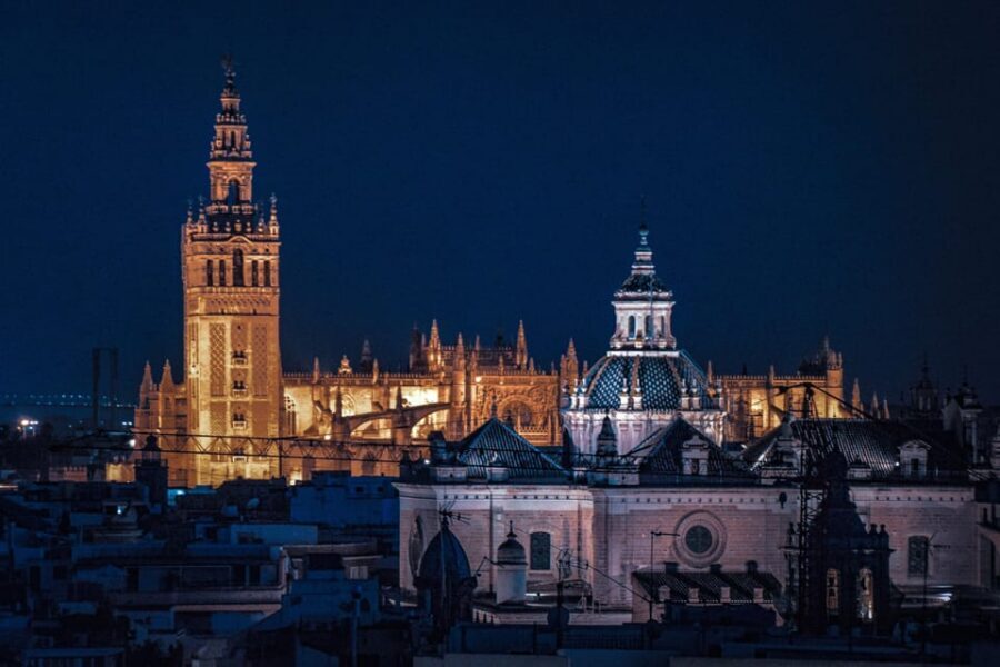 Seville Cathedral and Giralda Tower Guided Tour and Tickets - 81 Stained-Glass Windows and the Columbus Tomb: The Cathedral’s Two Anchors