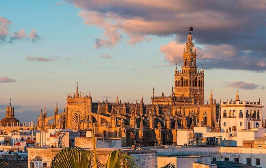Seville Cathedral and Giralda Tower Guided Tour and Tickets - Panoramic Views From the Viewing Platform: When the Effort Pays Off