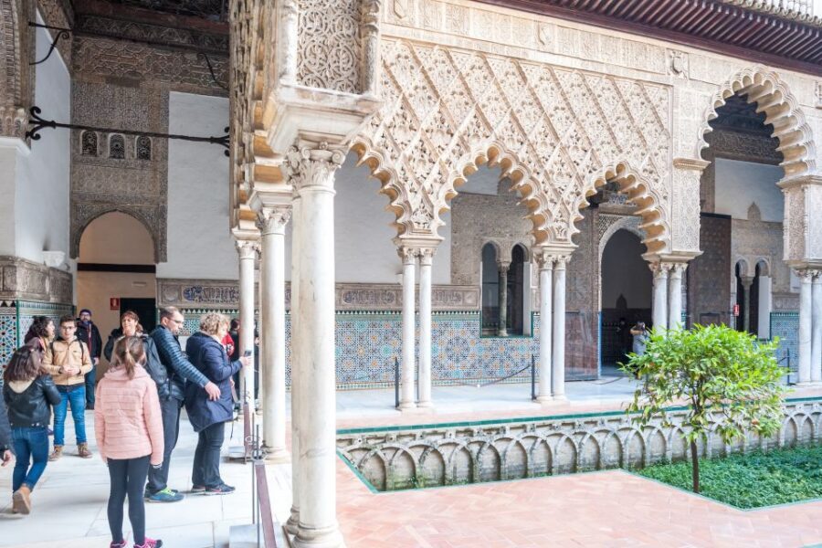 Seville: Cathedral, Giralda & Alcazar Entry With Guided Tour - Key things that make this tour worth it