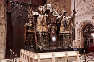 Seville: Cathedral Guided Tour with Priority Access - Arriving in Seville and getting inside fast