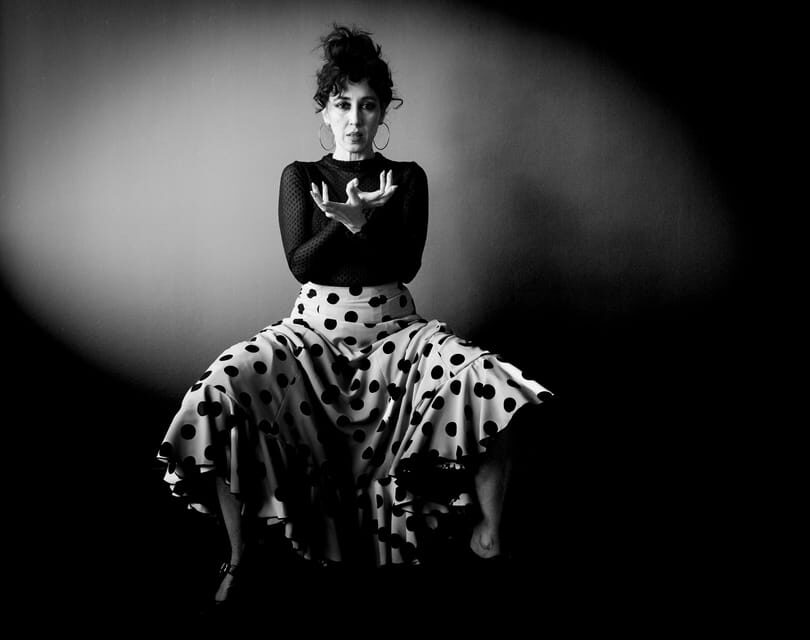 Seville: Enjoy a class of approach to flamenco - Instructor Style: Luna E. Vílchez and the Supportive Teaching Tone