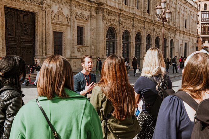 Seville Former Jewish Quarter Walking Tour: Santa Cruz - Plaza del Triunfo to Santa Cruz: a route that gives you bearings fast