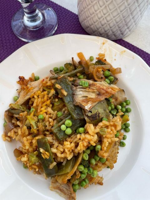 Seville: Paella and Sangria Experience - The paella presentation: watching the right technique matter