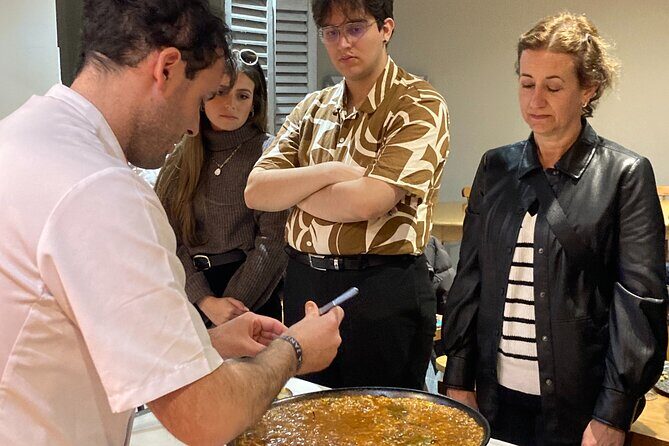 Seville: Paella Showcooking Experience - The paella showcooking: what you watch and what you learn