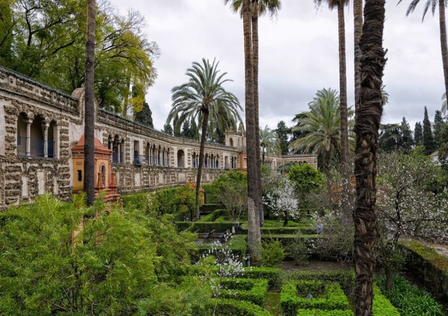 Seville: Real Alcazar of Seville Guided Tour and Ticket - Your 1.5-hour pacing: what you’ll see without feeling rushed