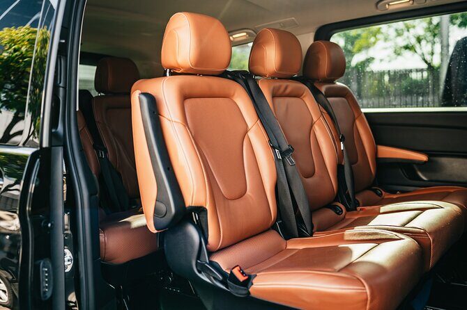 Transfer Hotel Seville-Seville Airport - Comfort inside the van: clean rides and real help with gear