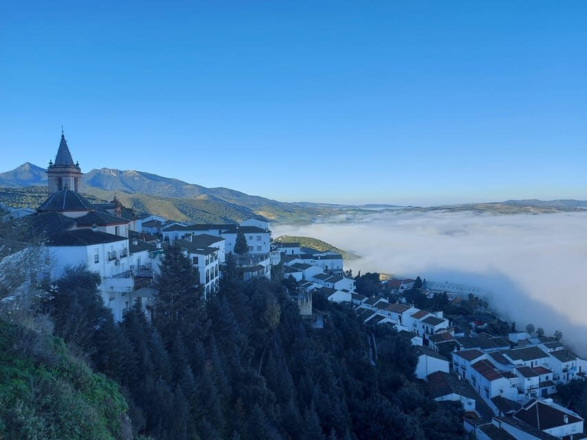 White Villages and Ronda Day Trip from Seville - The “fortress in the trough” stop: a quick history pause with a view